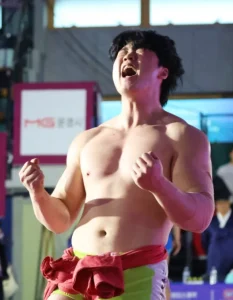 씨름 금감급에서 신현준이 정상에 올랐다.